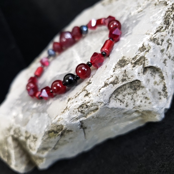 F18 Petite Wrist Blood Red Burgundy Glass Bracelet Aurora Borealis Handmade - Picture 8 of 12